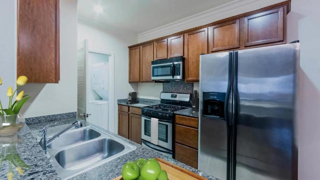Holiday In La - 1Br With Free Parking, Laundry, Pool Los Angeles Exterior photo